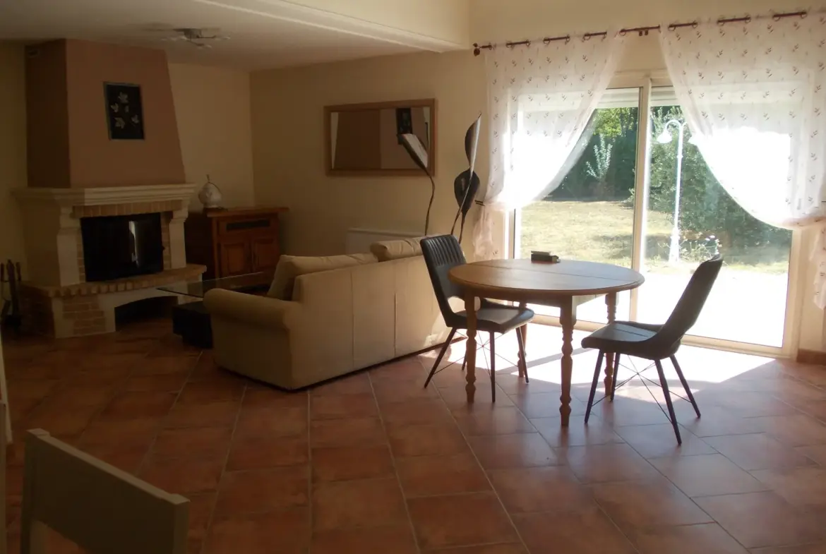 Maison contemporaine avec garage et piscine à vendre à Matha 