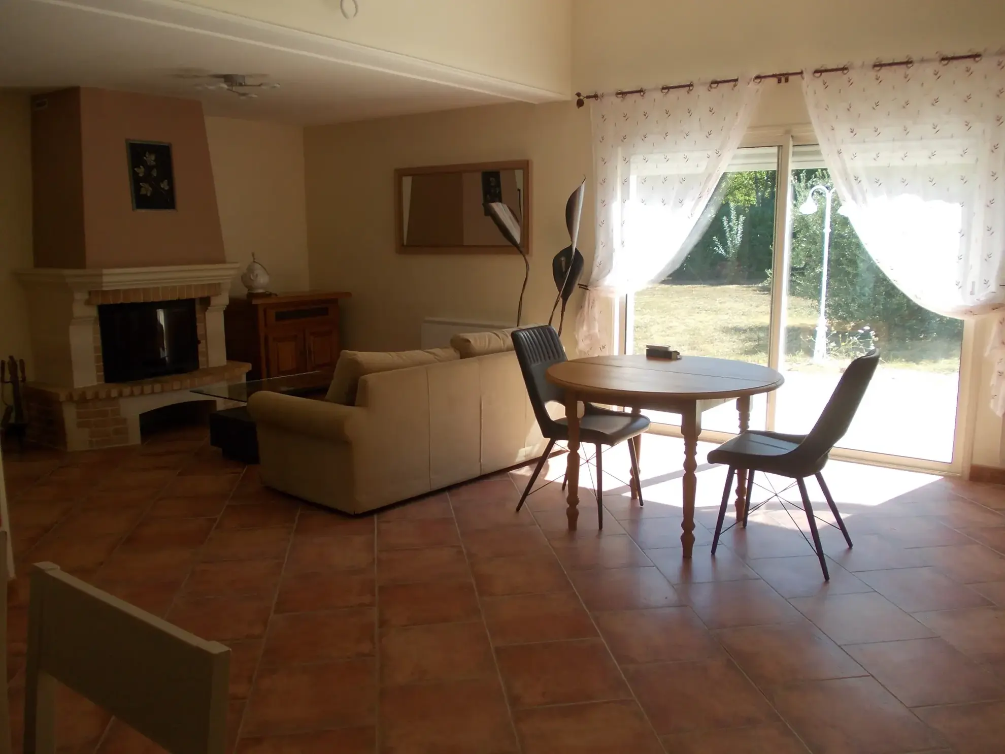 Maison contemporaine avec garage et piscine à vendre à Matha 