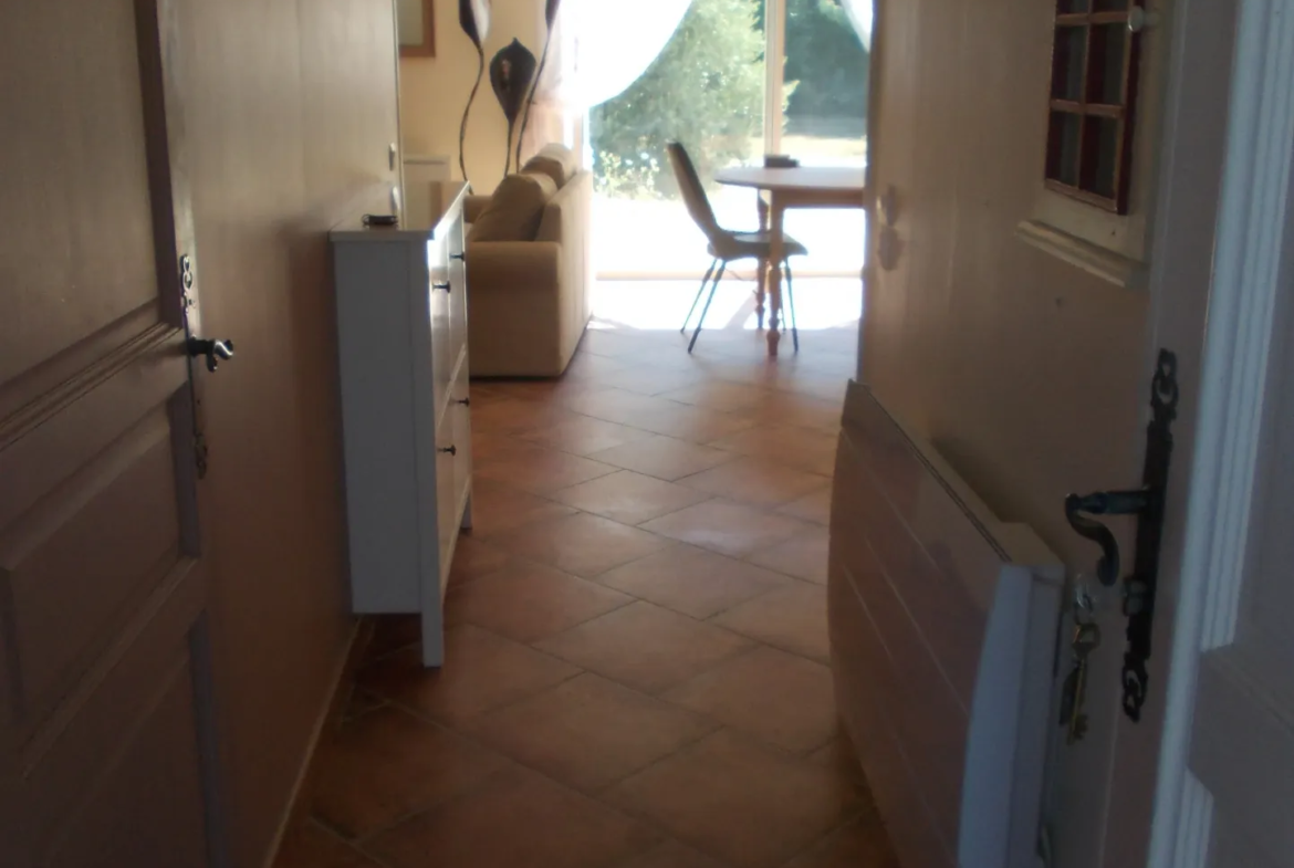 Maison contemporaine avec garage et piscine à vendre à Matha 