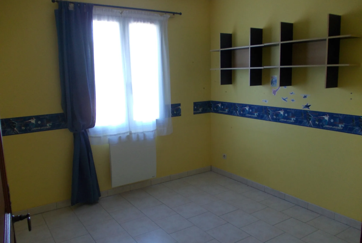 Maison contemporaine avec garage et piscine à vendre à Matha 