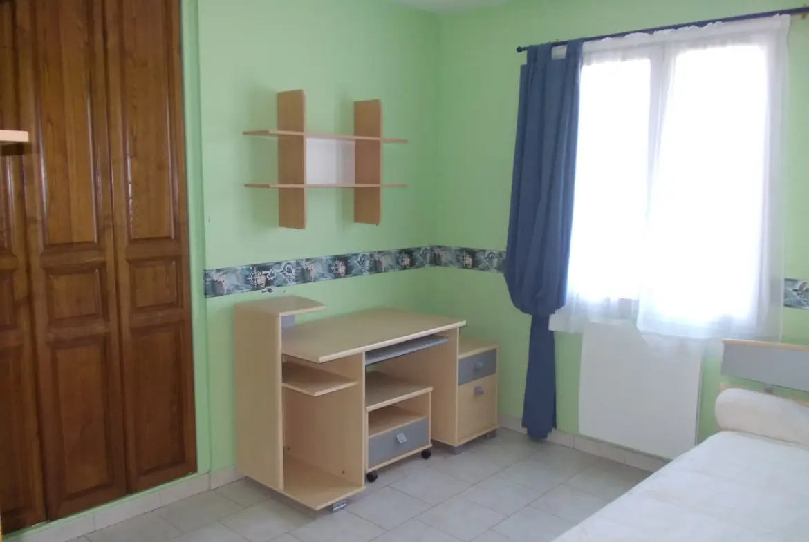 Maison contemporaine avec garage et piscine à vendre à Matha 