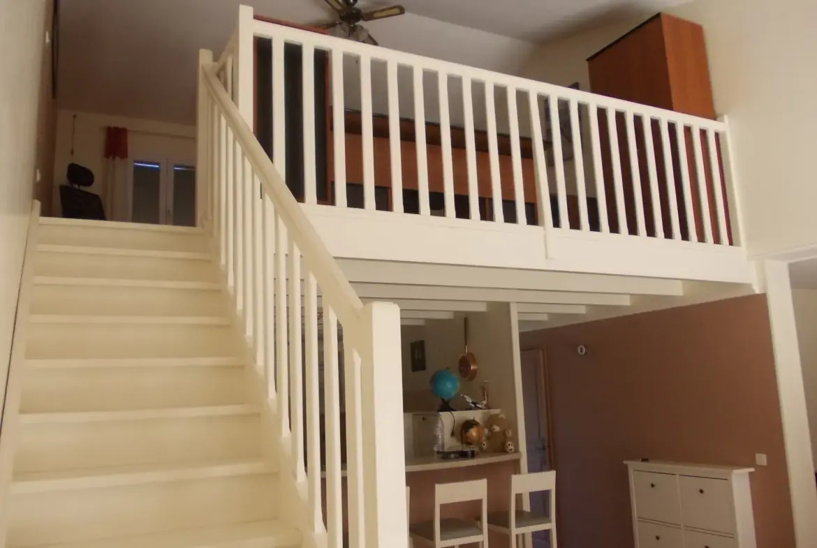 Maison contemporaine avec garage et piscine à vendre à Matha 