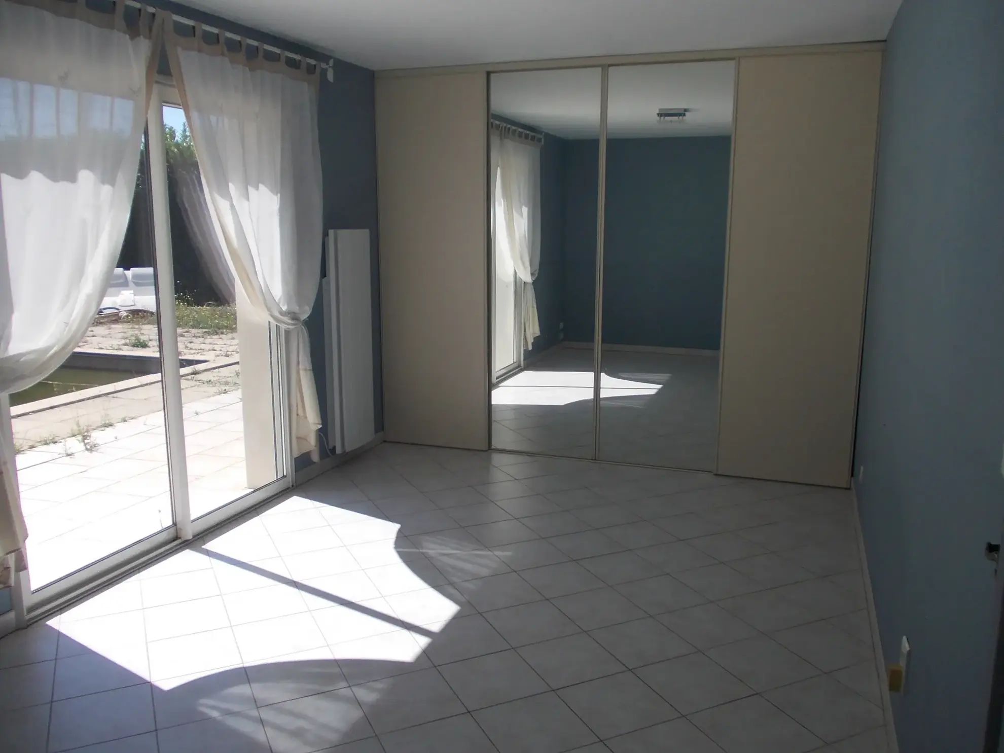 Maison contemporaine avec garage et piscine à vendre à Matha 