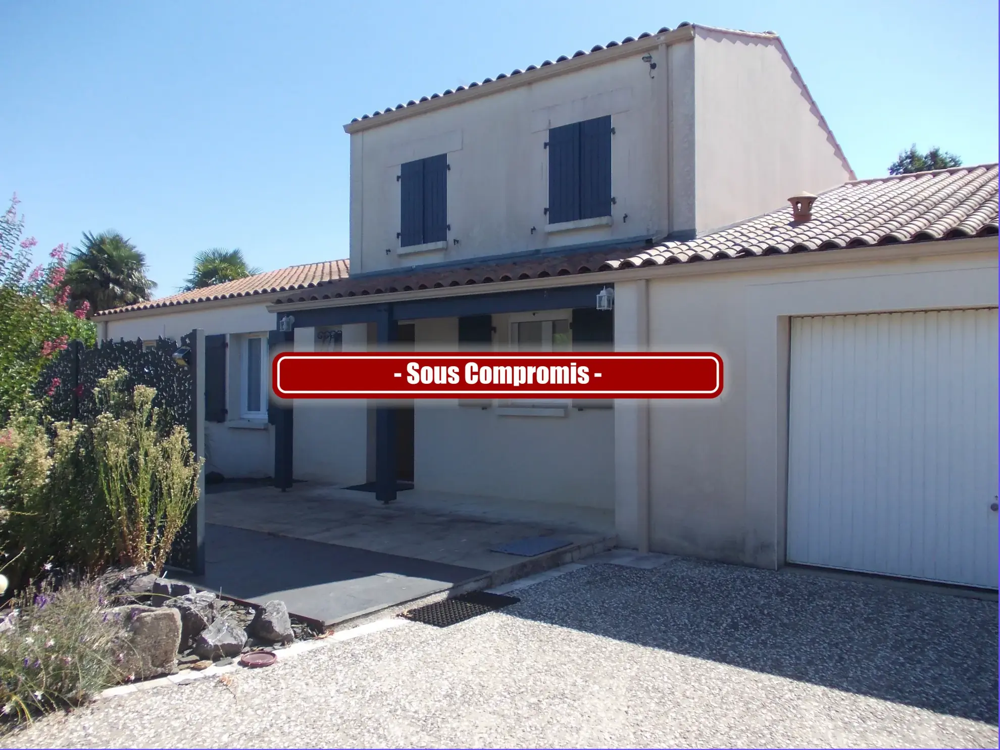 Maison contemporaine avec garage et piscine à vendre à Matha 