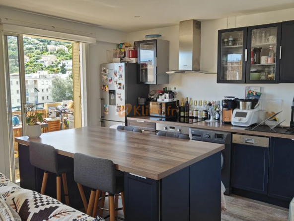 Appartement T3 en dernier étage à Mandelieu Capitou 