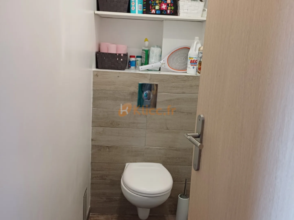 Appartement T3 en dernier étage à Mandelieu Capitou 