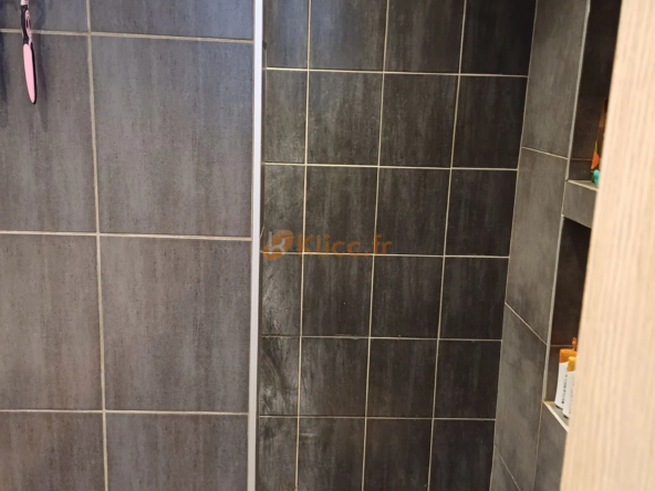 Appartement T3 en dernier étage à Mandelieu Capitou 