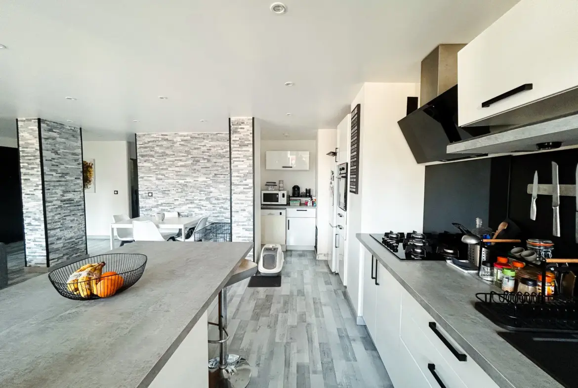 Appartement 5 pièces rénové avec terrasse sud à La Valette-du-Var 