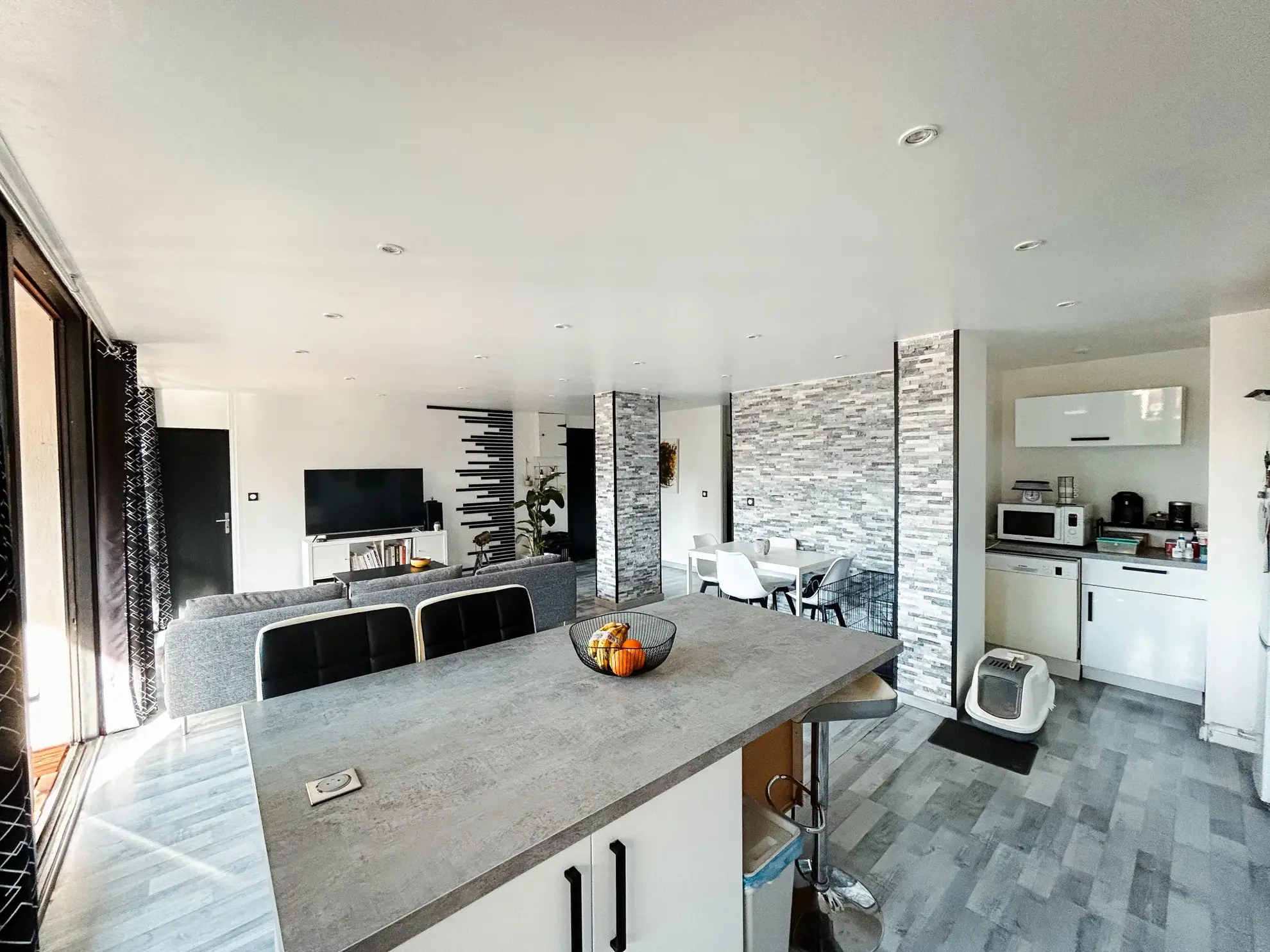 Appartement 5 pièces rénové avec terrasse sud à La Valette-du-Var 