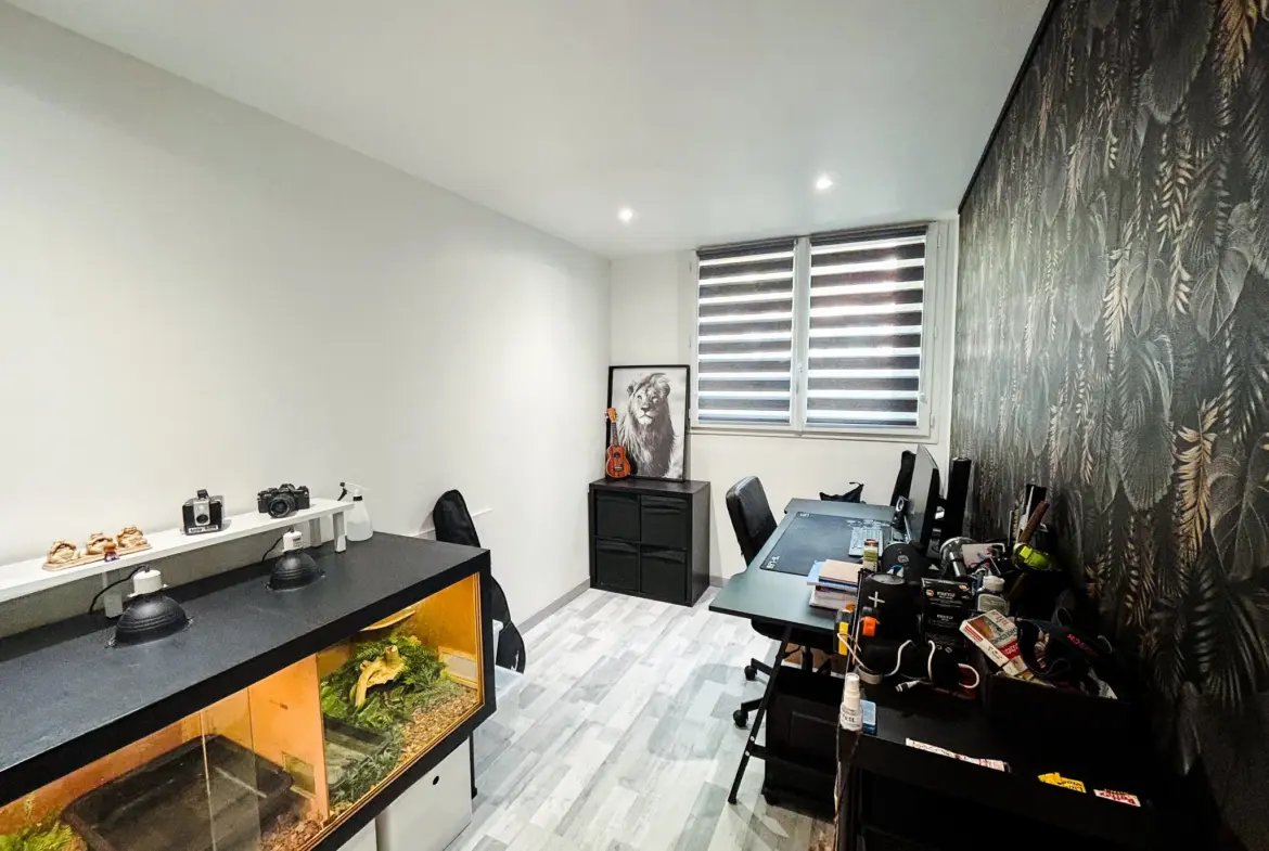 Appartement 5 pièces rénové avec terrasse sud à La Valette-du-Var 