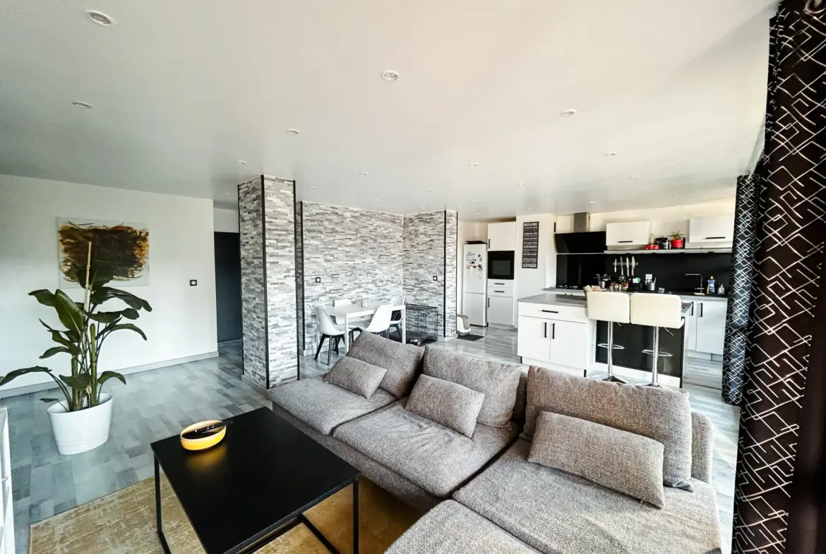 Appartement 5 pièces rénové avec terrasse sud à La Valette-du-Var 