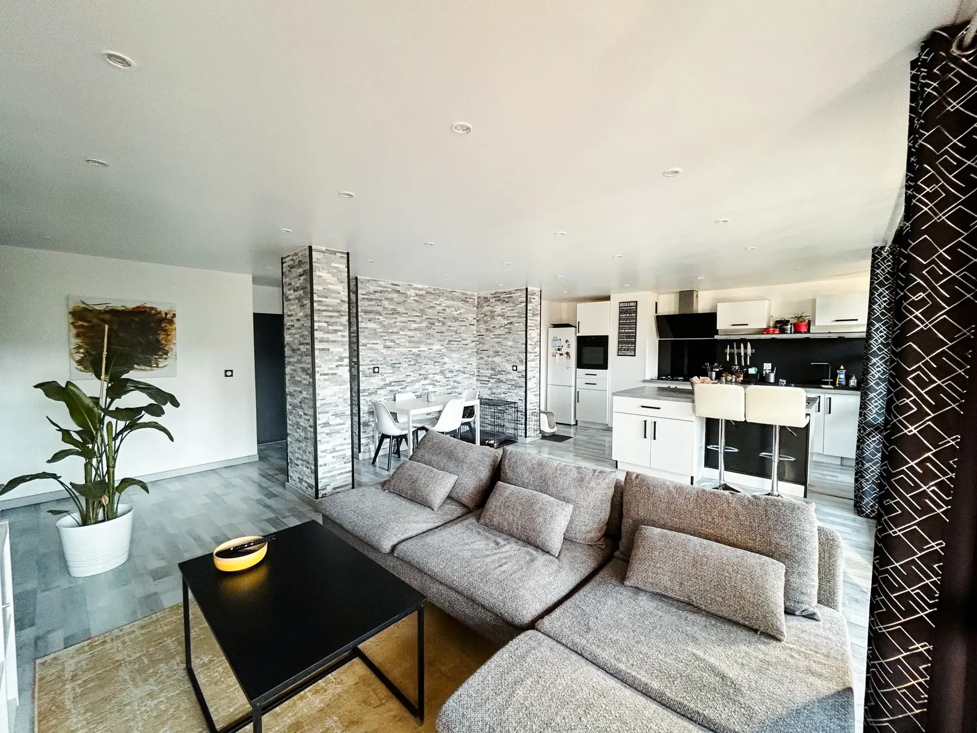 Appartement 5 pièces rénové avec terrasse sud à La Valette-du-Var 