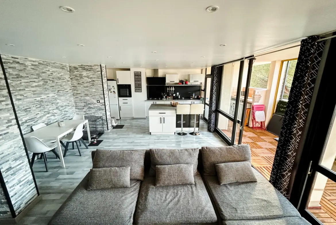 Appartement 5 pièces rénové avec terrasse sud à La Valette-du-Var 