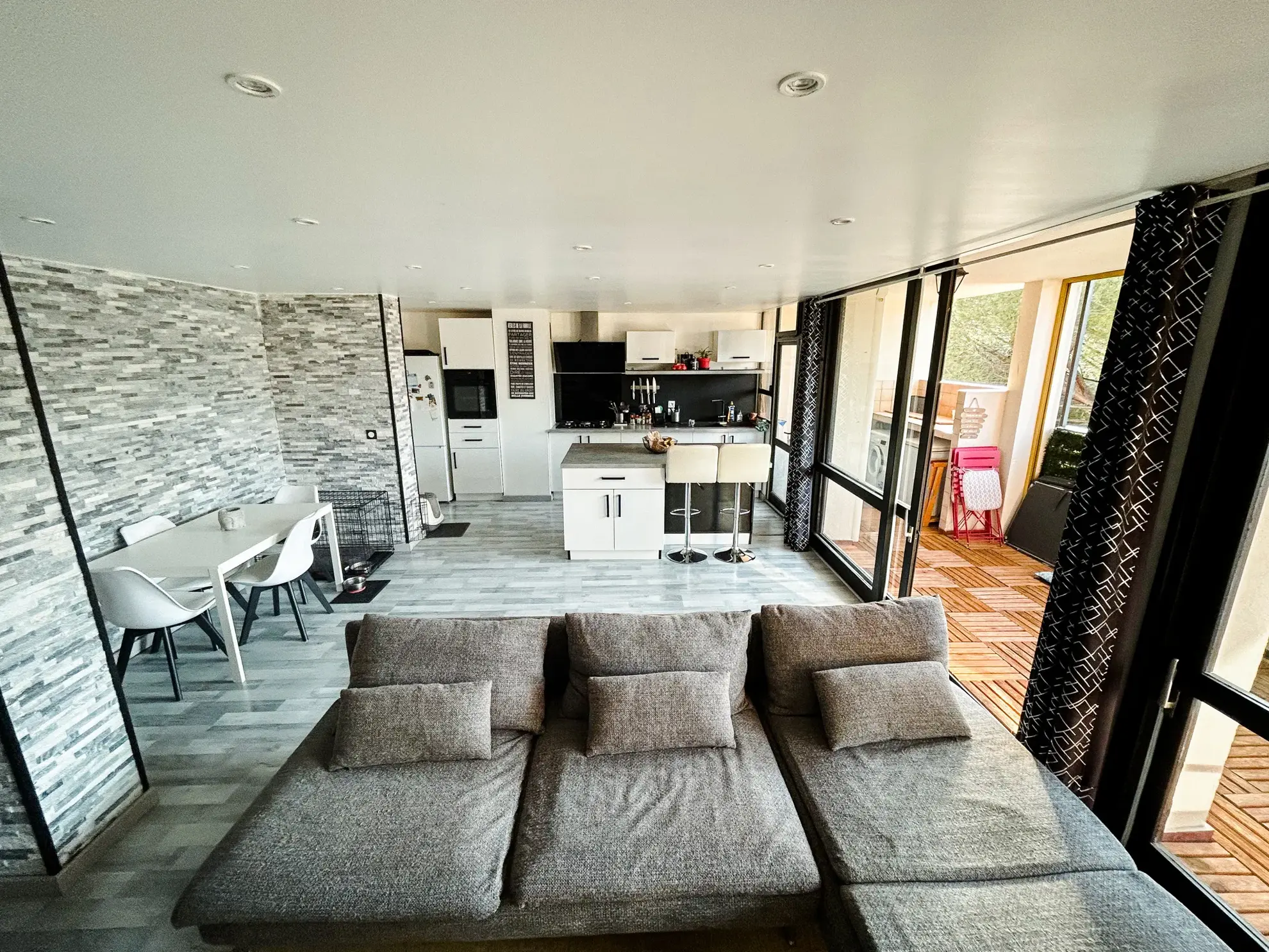 Appartement 5 pièces rénové avec terrasse sud à La Valette-du-Var 