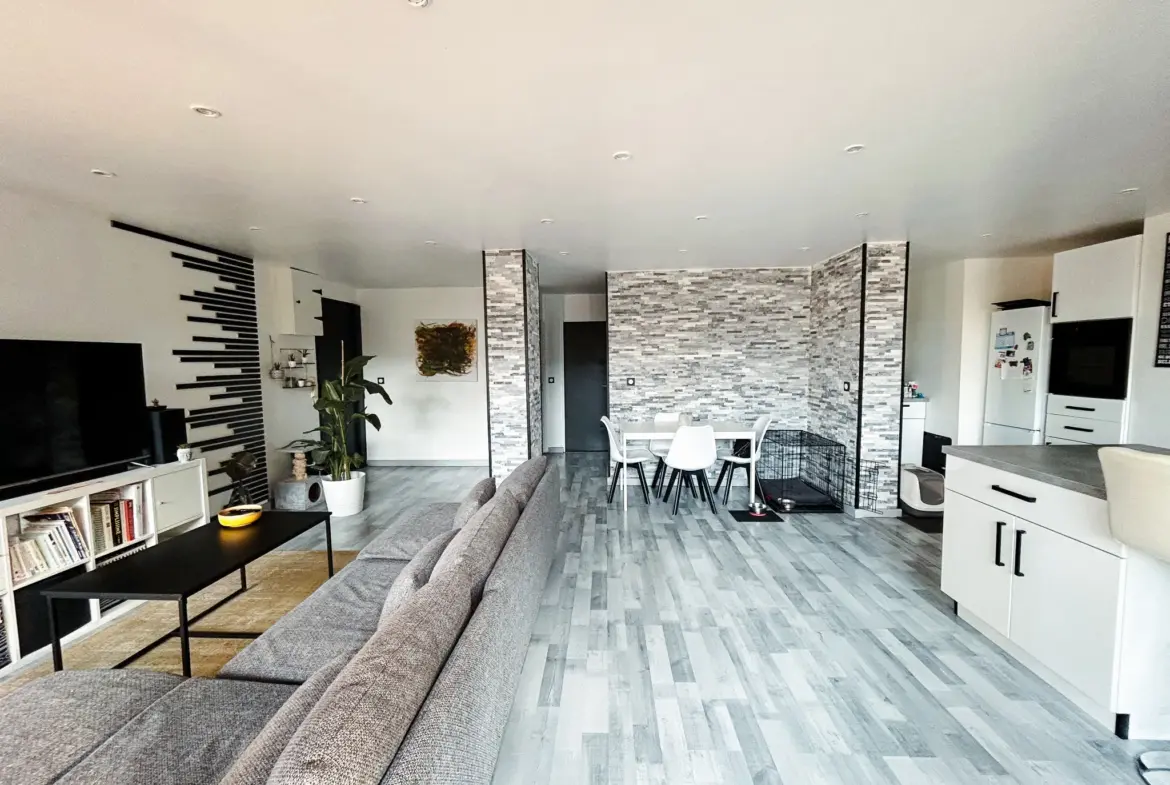 Appartement 5 pièces rénové avec terrasse sud à La Valette-du-Var 