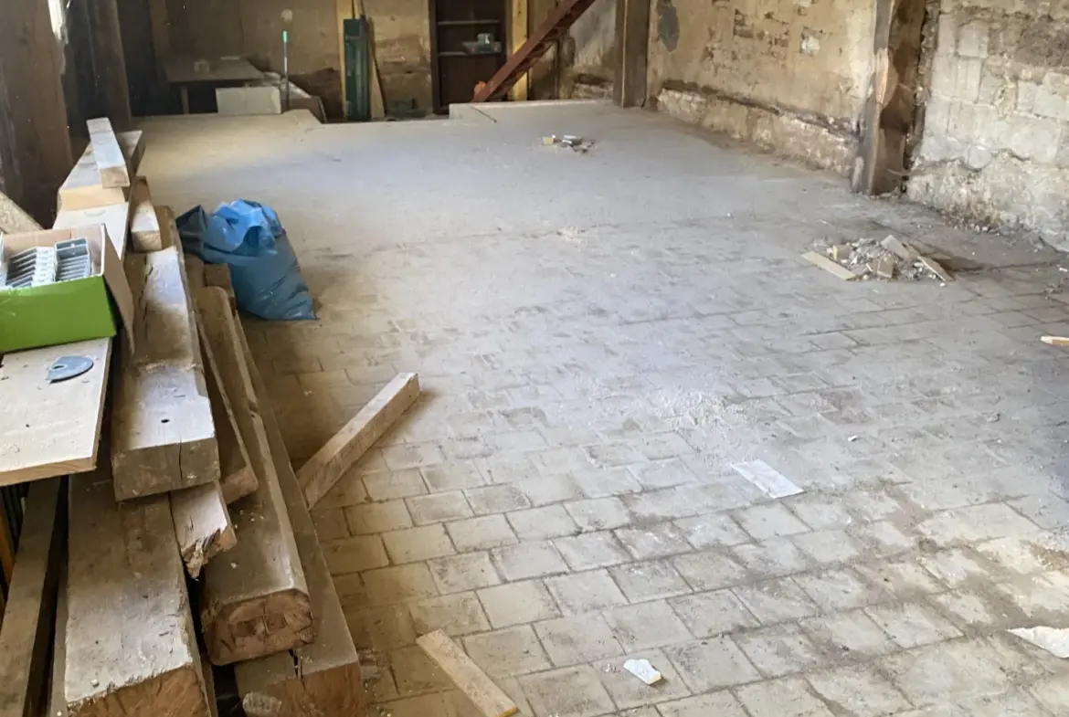Maison à rénover à Saint-Omer-En-Chaussée - Investissement idéal 