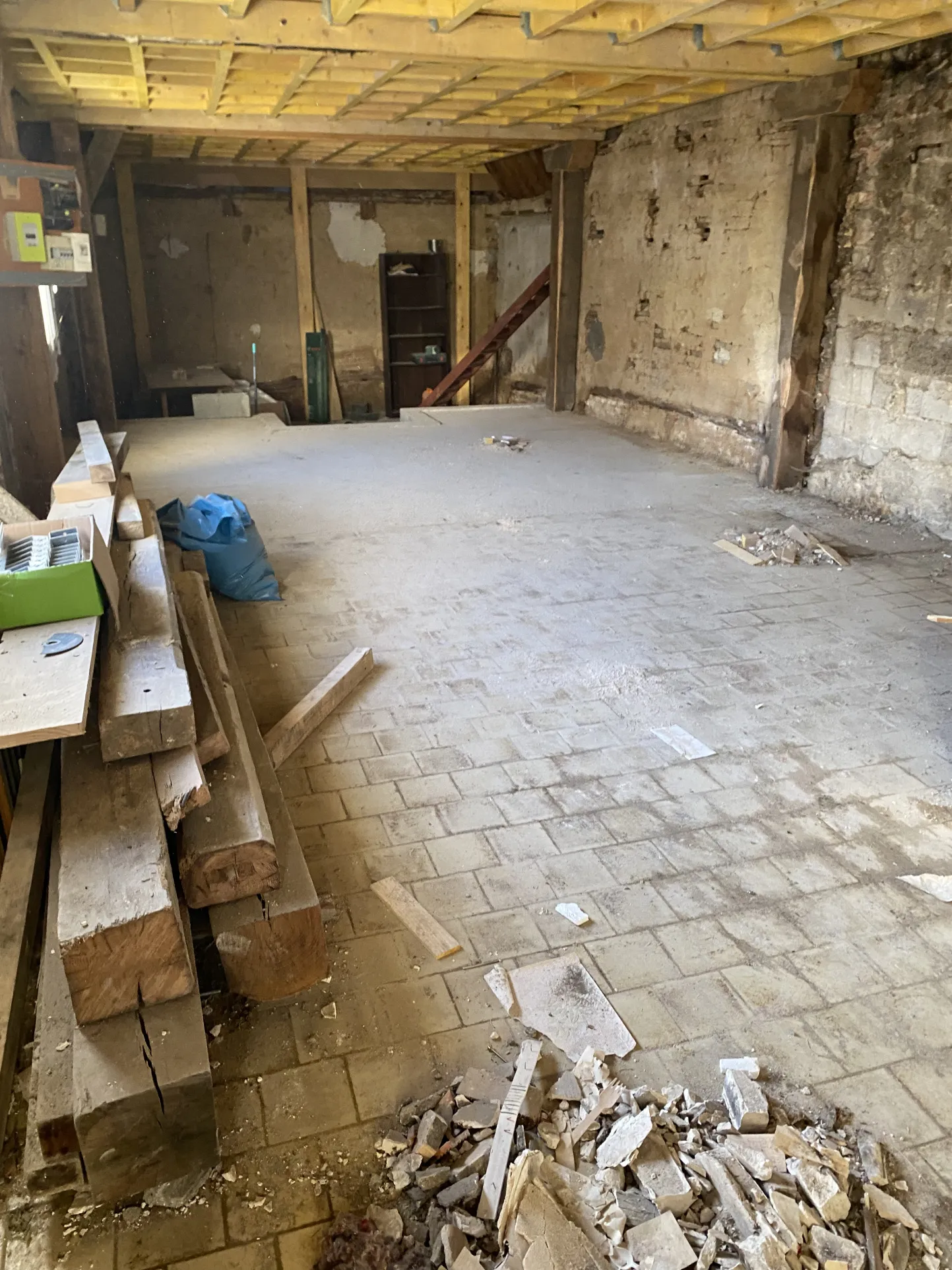 Maison à rénover à Saint-Omer-En-Chaussée - Investissement idéal 