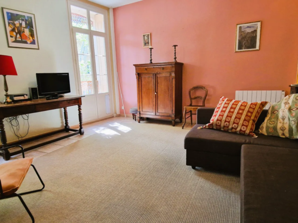 Appartement T2 rénové à vendre à Céret - 68 m² dans l'hyper centre 