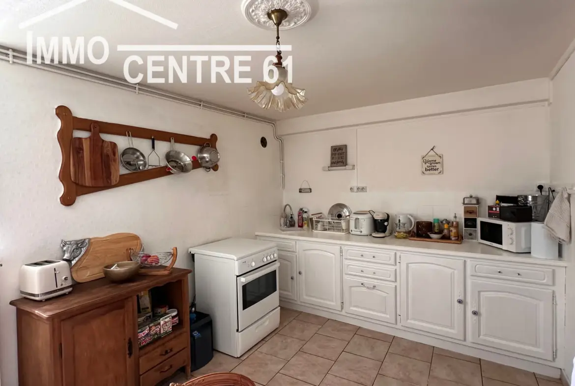 Charmante maison de ville à La Ferté Macé avec 3 chambres et garage 