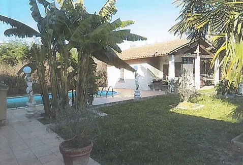 À vendre : Villa avec 5 chambres à Castelsarrasin pour 80 000 €
