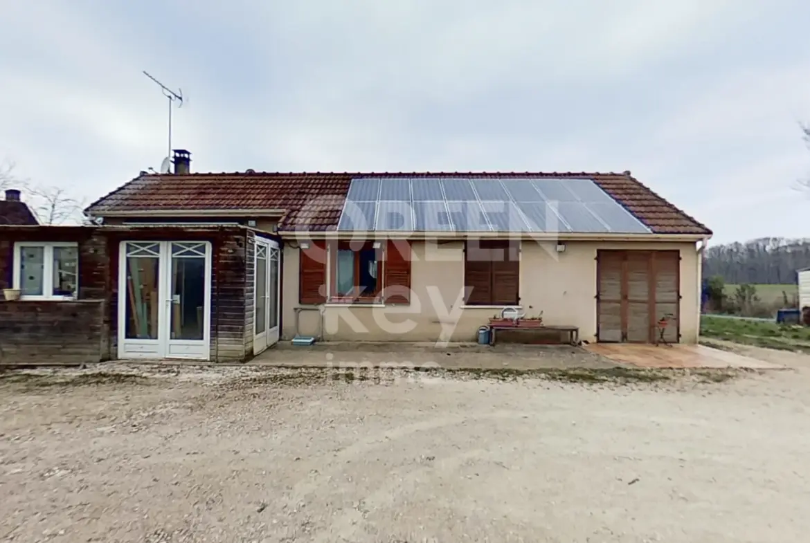Maison de 4 pièces à Charny-Orée-de-Puisaye, 121 m² sur 4142 m² de terrain 