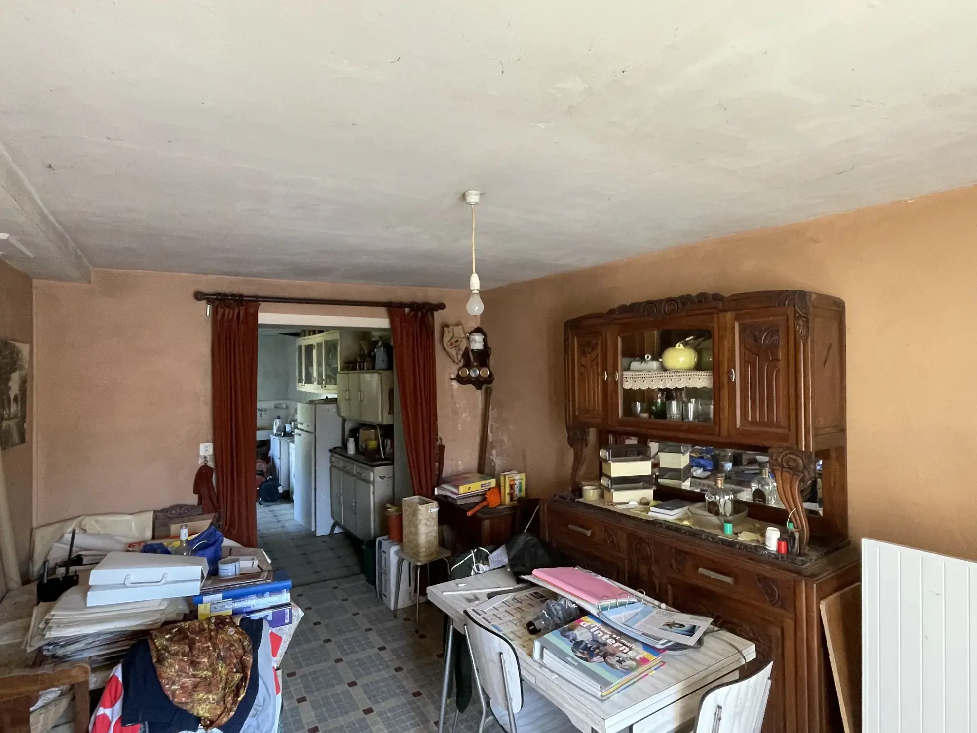 Ensemble immobilier à Noyant-Villages avec 2 maisons et grange 