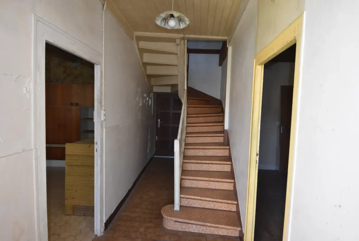 Opportunité de Rénovation de 2 Maisons à Montemboeuf 