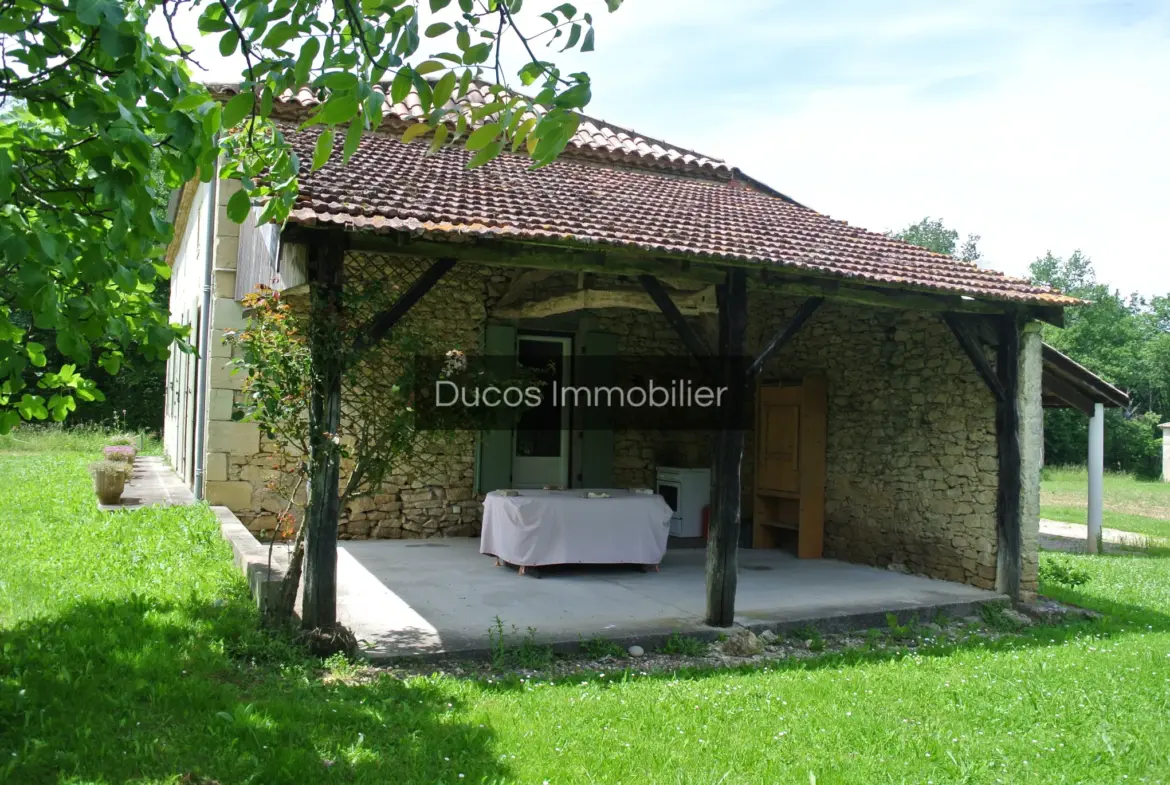 Belle maison en pierre avec terrain à Lagupie 