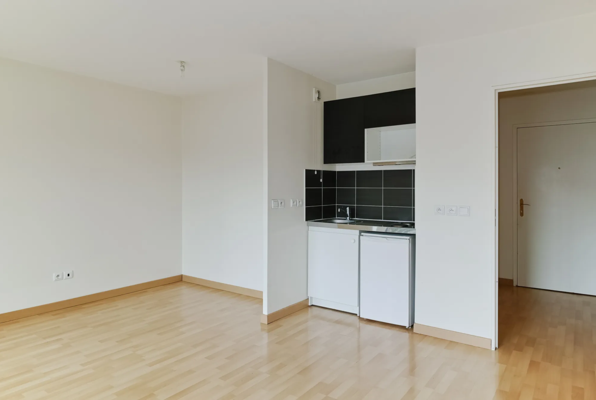 Achat d'un grand studio à Choisy-Le-Roi avec balcon et parking 