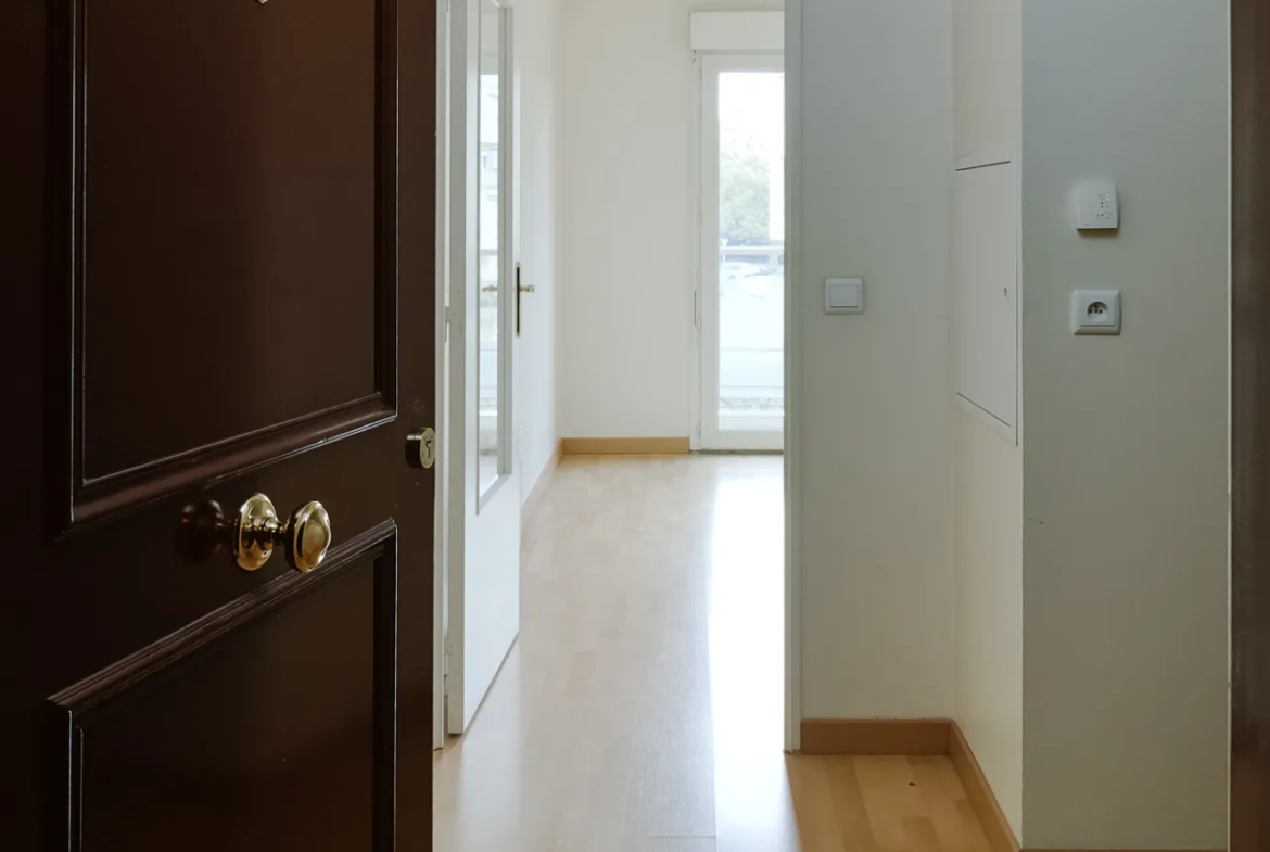 Achat d'un grand studio à Choisy-Le-Roi avec balcon et parking 