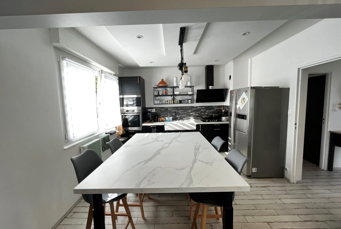 Maison de Plain-pied Rénovée à Montbéliard - 4 Chambres 