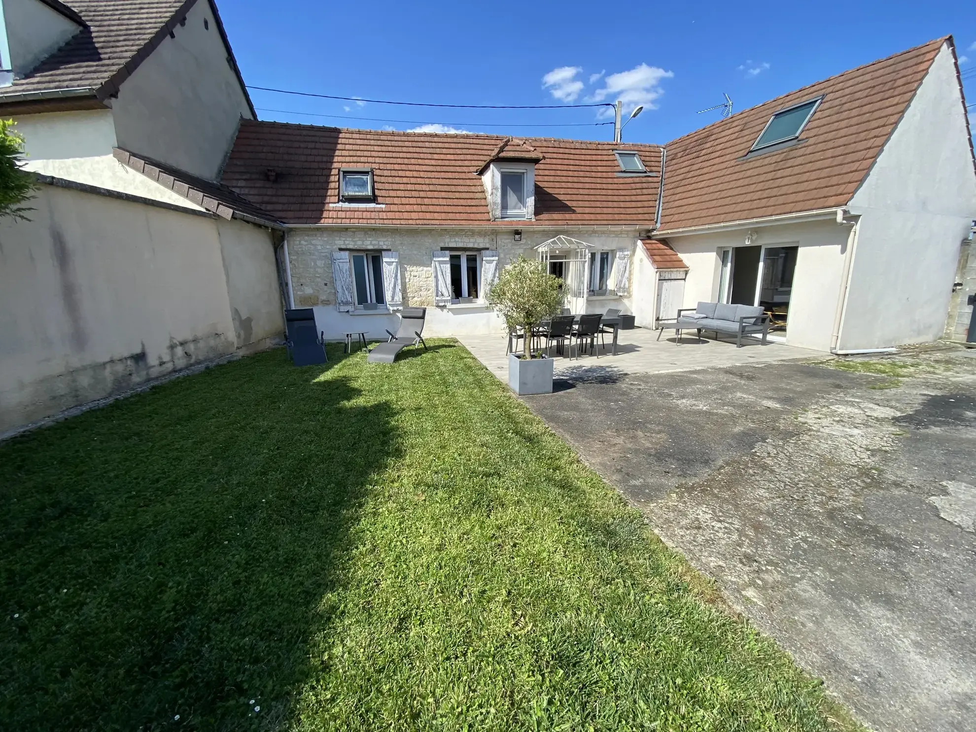 Maison à vendre à Erquery - Style Longère et Garage de 80 m² 