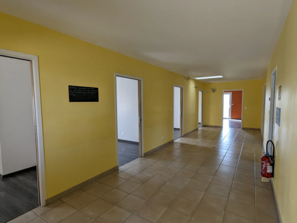 Vente Maison Plain-pied à MAGNE - Ancien Local Professionnel à Réhabiliter 