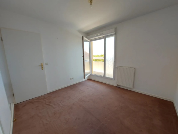 À vendre : Appartement 4 pièces avec terrasse à ÉlanCOURT 
