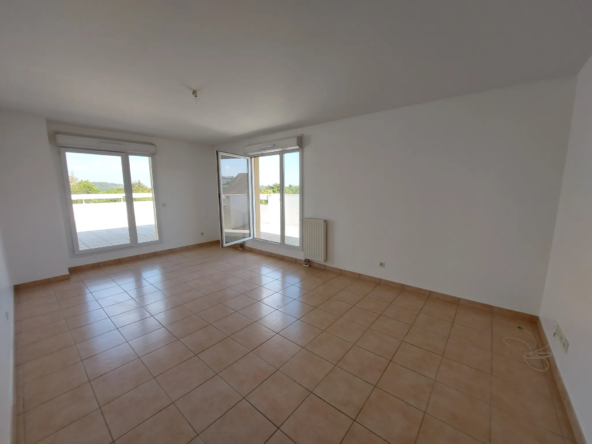 À vendre : Appartement 4 pièces avec terrasse à ÉlanCOURT 