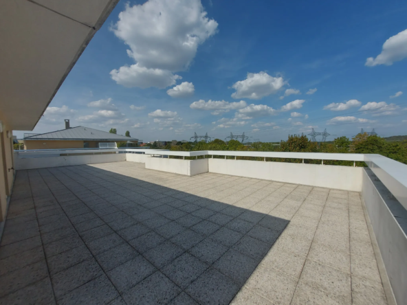 À vendre : Appartement 4 pièces avec terrasse à ÉlanCOURT 