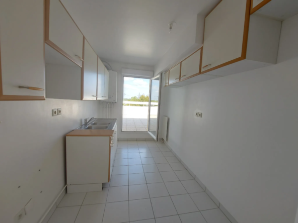 À vendre : Appartement 4 pièces avec terrasse à ÉlanCOURT 