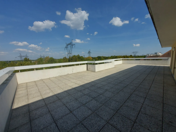 À vendre : Appartement 4 pièces avec terrasse à ÉlanCOURT 