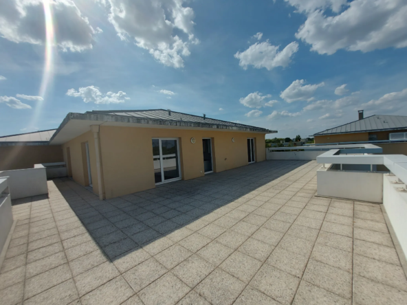 À vendre : Appartement 4 pièces avec terrasse à ÉlanCOURT 