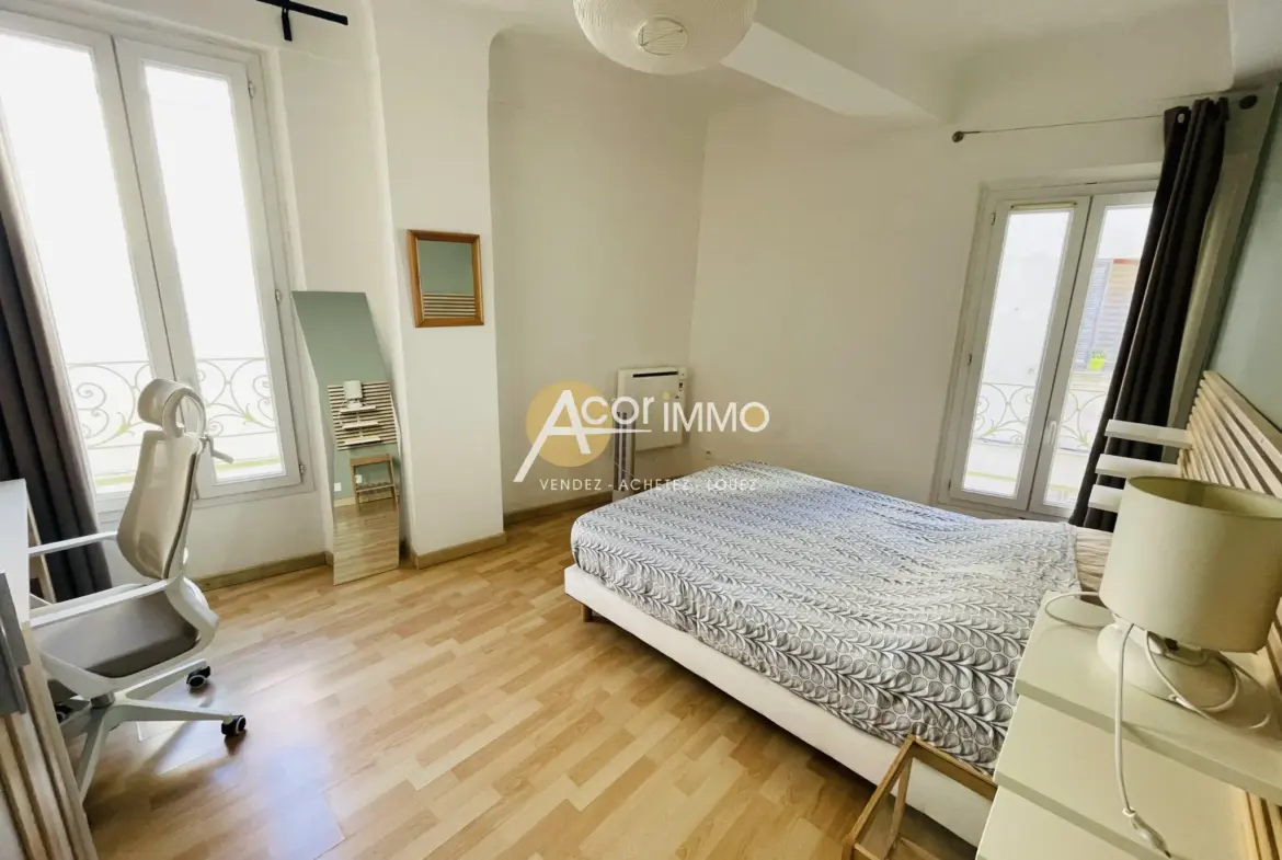Appartement T4 rénové avec vue sur le port de La Seyne-sur-Mer 