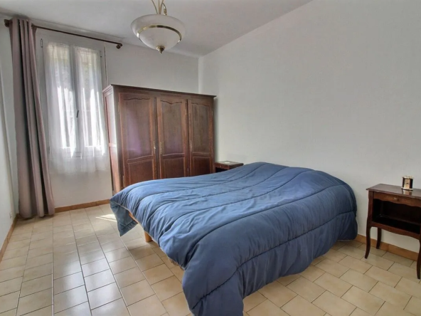 Maison à vendre à Gardanne avec terrasse et jardin 