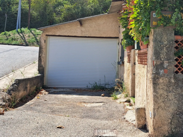 Maison à vendre à Gardanne avec terrasse et jardin 