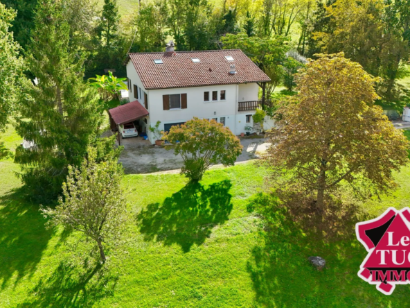 Maison 5 chambres avec piscine et garage à Penne D'Agenais 
