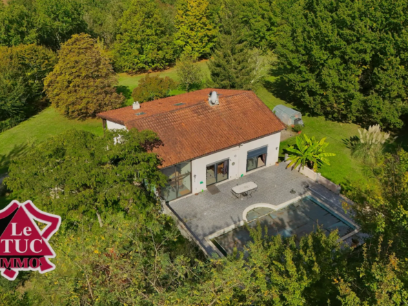 Maison 5 chambres avec piscine et garage à Penne D'Agenais 