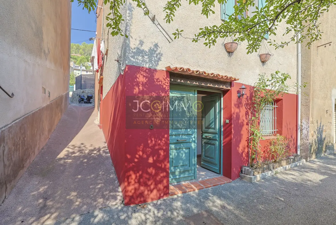 Maison de village de 110 m² à Solliès-Toucas sans travaux 