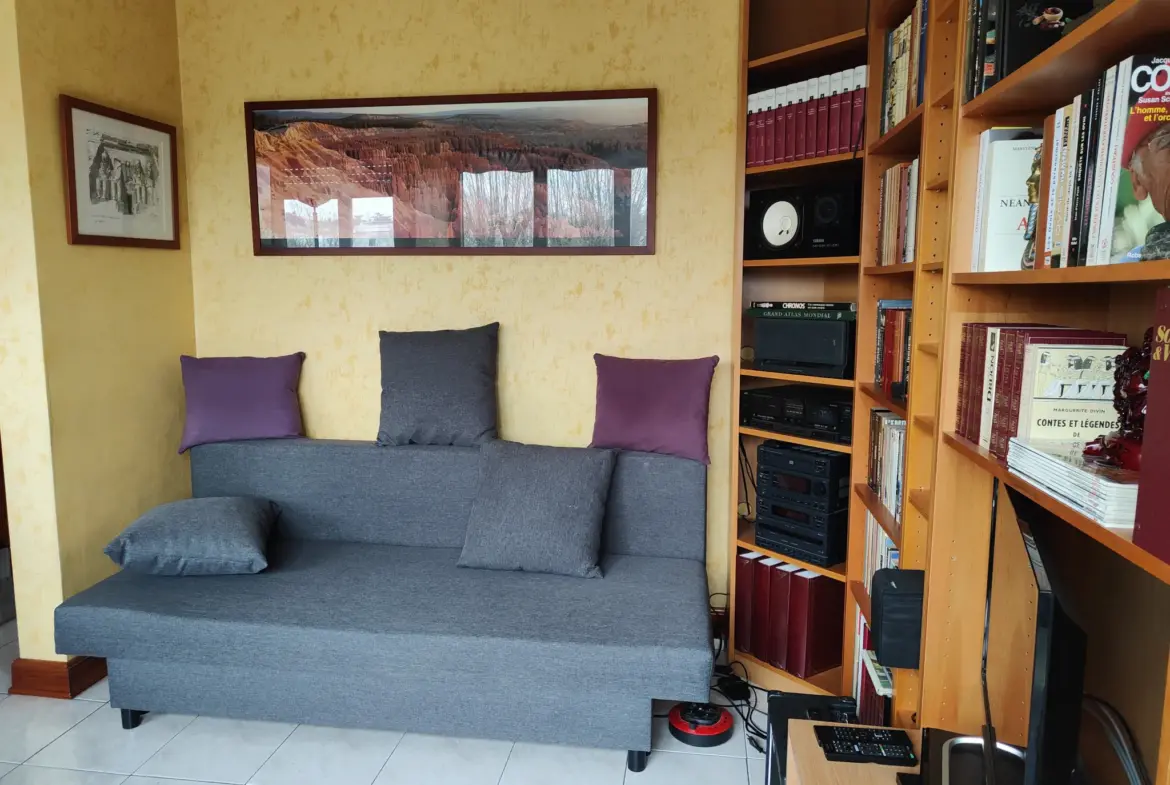 Studio lumineux à vendre au Chesnay (78) avec balcon et vue dégagée 