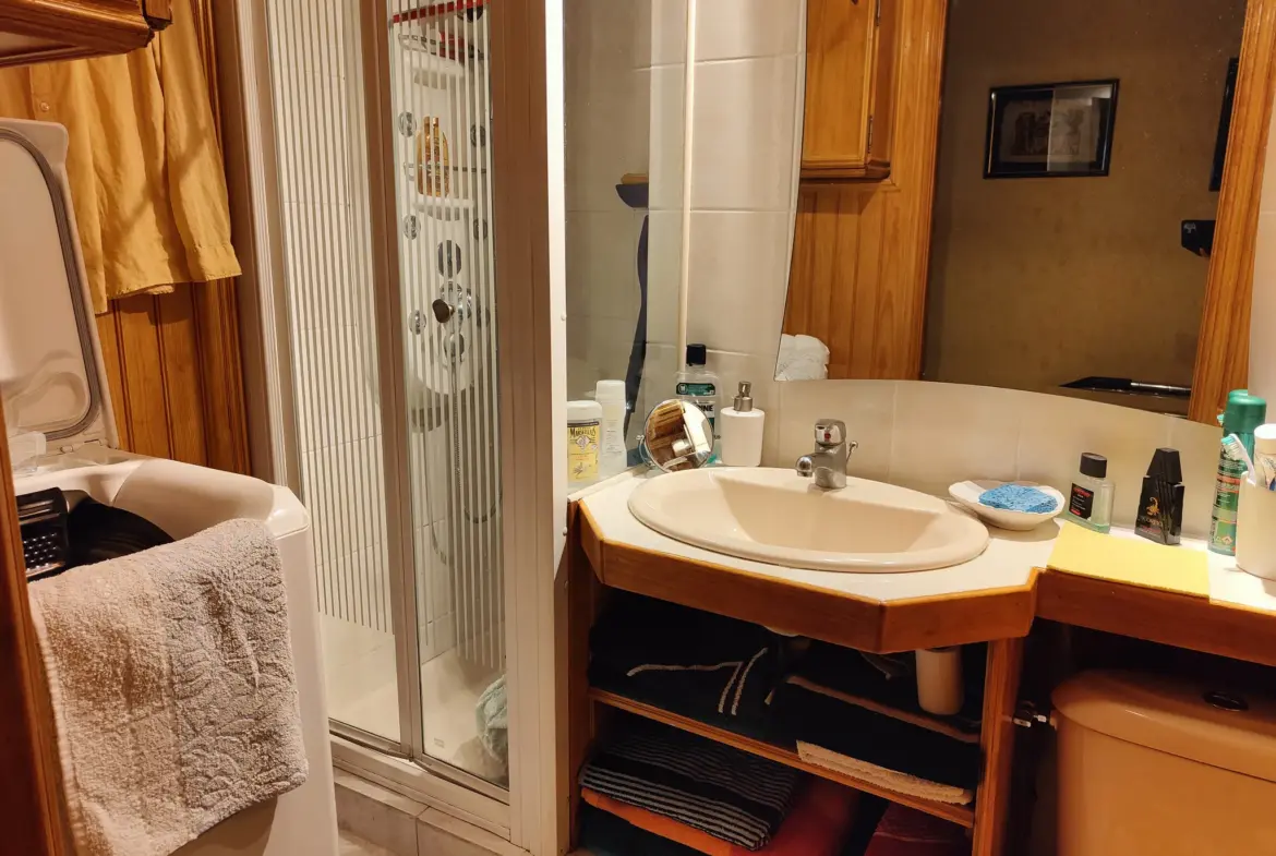 Studio lumineux à vendre au Chesnay (78) avec balcon et vue dégagée 