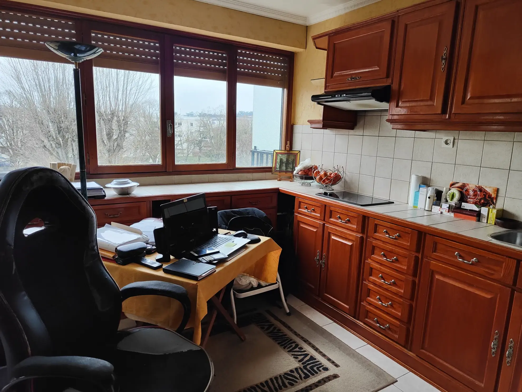 Studio lumineux à vendre au Chesnay (78) avec balcon et vue dégagée 