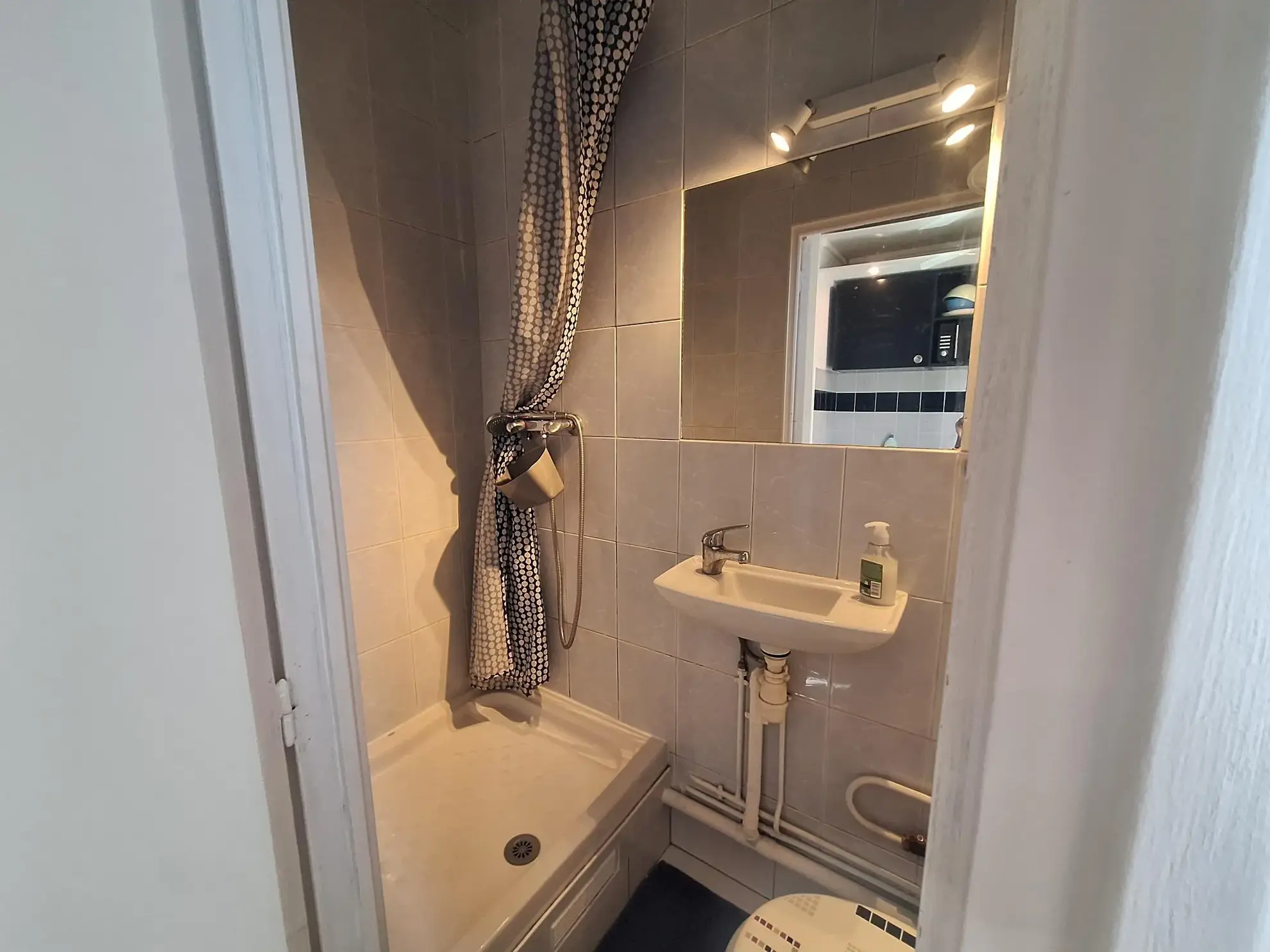 Studio lumineux de 13,46 m² à vendre au Kremlin-Bicetre 