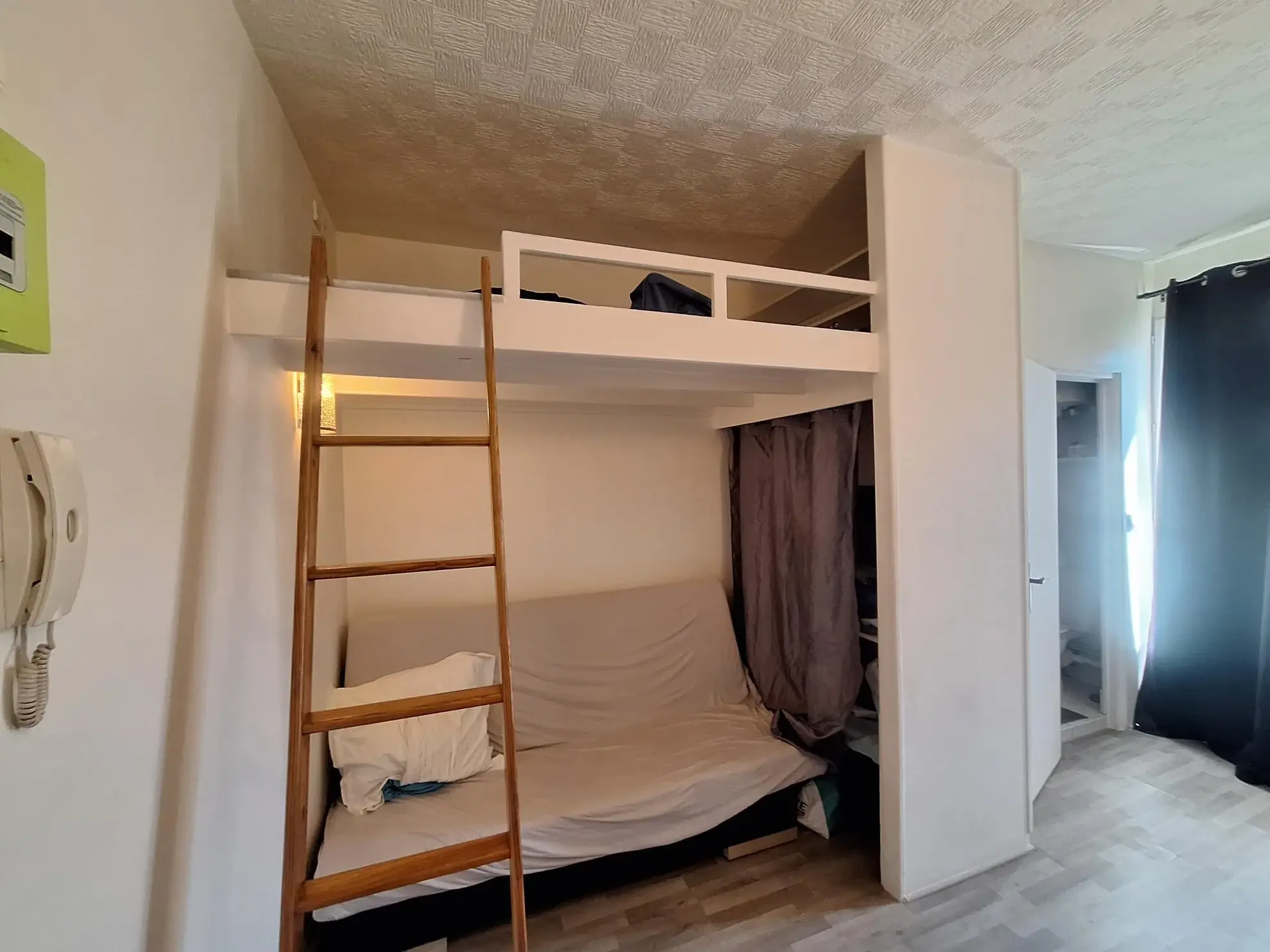 Studio lumineux de 13,46 m² à vendre au Kremlin-Bicetre 